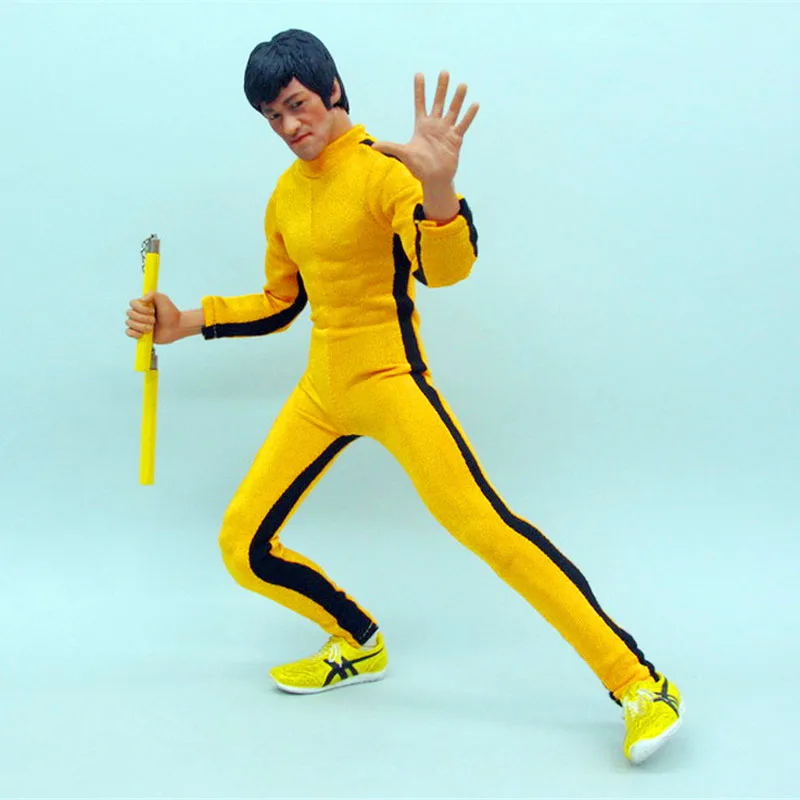 Брюс ли купить. Брюс ли в желтом костюме. Костюм Брюса ли. Bruce Lee костюм. Bruce Lee в желтом костюме.