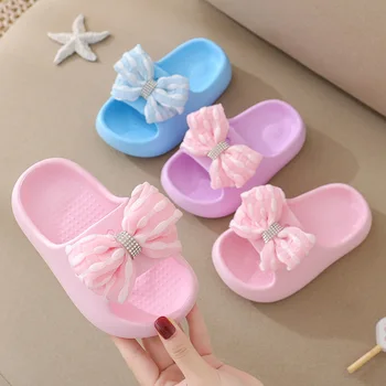 Модные Детские тапочки для маленьких девочек с милым бантом на нескользящей толстой подошве для внутренней и наружной носки Детские Корейские Сандалии