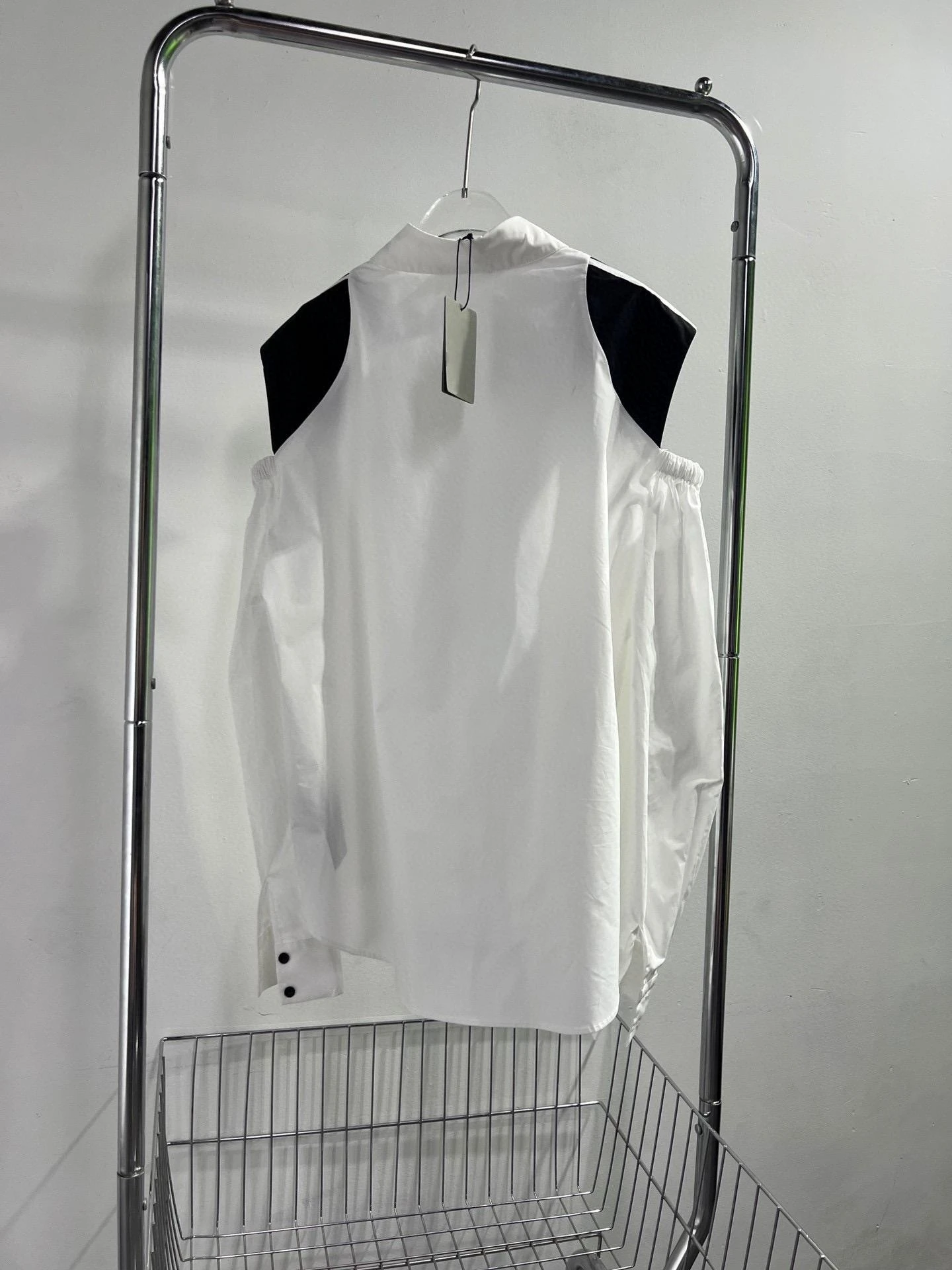 Женская модная корейская версия 2023 года, темпераментная блузка свободного цвета с открытыми плечами. Изображение 1