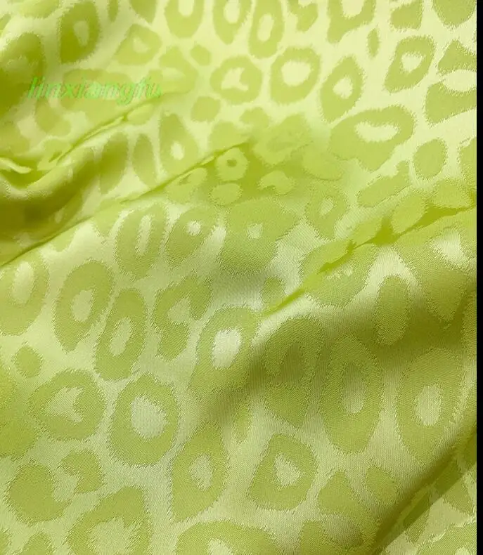 Осенняя зеленая жаккардовая атласная ткань, летняя драпированная модная ткань для юбок, дизайнерская ткань ручной работы для рубашек и одежды. Изображение 1