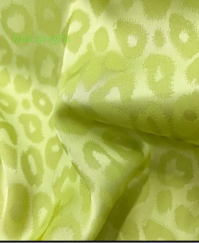 Осенняя зеленая жаккардовая атласная ткань, летняя драпированная модная ткань для юбок, дизайнерская ткань ручной работы для рубашек и одежды. Изображение 2