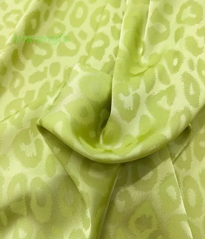 Осенняя зеленая жаккардовая атласная ткань, летняя драпированная модная ткань для юбок, дизайнерская ткань ручной работы для рубашек и одежды. Изображение 3